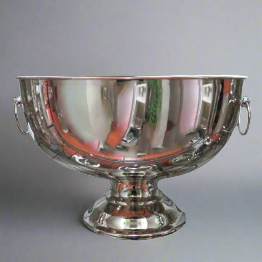 Product Summary: Santilli Footed Champagne Bowl
Description
Elevate your entertaining game with the Santilli Footed Champagne Bowl, expertly crafted for any occasion.