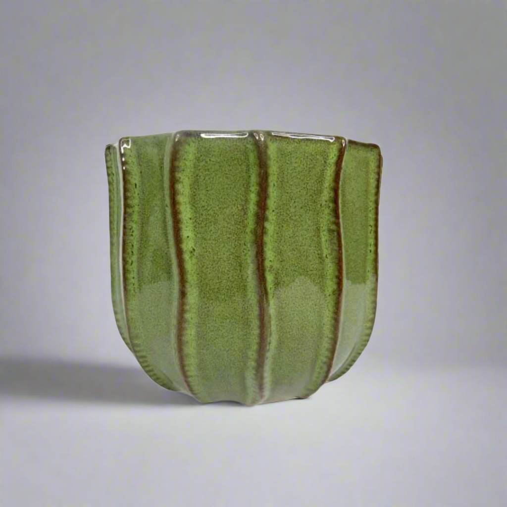 Introducing the Terrain Pot
Elevate Your Gardening Style with This Expertly Crafted Planter
Take your gardening to the next level with our stylish and durable Terrain Pot. Measuring 18cm in diameter and 15cm in height, this expertly crafted planter is perfect for showcasing your favorite plants and adding a touch of elegance to your home or garden.