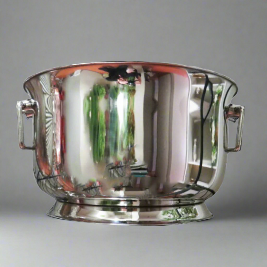 Champagne Tub
Elevate Your Celebrations with Elegance!
Make every occasion unforgettable with our luxurious Champagne Tub. Perfect for weddings, parties, or corporate events, this stunning tub boasts:
Large capacity: 39.5cm diameter x 23cm height
Premium stainless steel construction with high mirror finish
Versatile uses: champagne, wine, ice, or beautiful floral arrangements unique boys