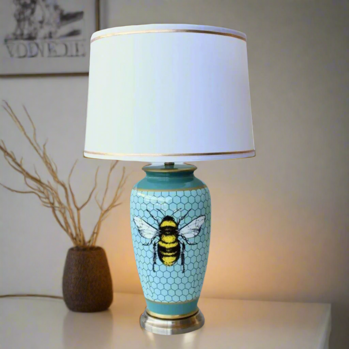 Unique Boys Blue Honey Comb Bee Lamp Base
Add a touch of nature-inspired elegance to your space with our stunning Blue Honey Comb Bee Lamp Base from Unique Boys. This beautifully crafted lamp features a blue honeycomb design adorned with bees, paired with a crisp white shade and luxurious gold trim. Measuring 68x40cm, this lamp base is the perfect size to make a statement in any room. Unique Boys Interiors.