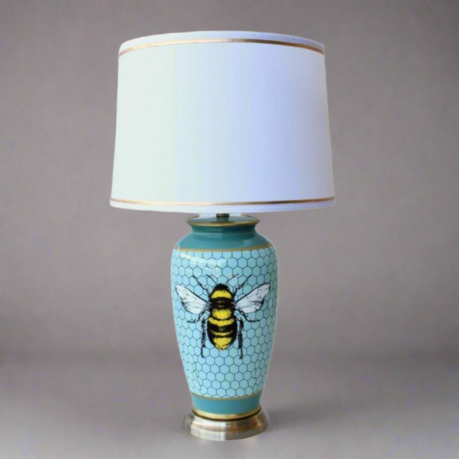 Unique Boys Blue Honey Comb Bee Lamp Base
Add a touch of nature-inspired elegance to your space with our stunning Blue Honey Comb Bee Lamp Base from Unique Boys. This beautifully crafted lamp features a blue honeycomb design adorned with bees, paired with a crisp white shade and luxurious gold trim. Measuring 68x40cm, this lamp base is the perfect size to make a statement in any room. Unique Boys Interiors.
