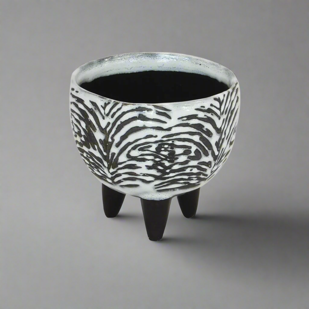 Ceramic Zebra Footed Vase - Small
Add a touch of modern whimsy to your interior decor with the Ceramic Zebra Footed Vase, a unique and stylish addition to any room.
Design Features:
Size: 14cm (Diameter) x 13cm (Height)
Crafted from high-quality ceramic
Black effect design with zebra-inspired footed base
Perfect for adding visual interest to shelves, consoles, or tables
Interior Style:
Complements modern, minimalist, and bohemian interior styles
Adds a touch of elegance and playfulness to living rooms
