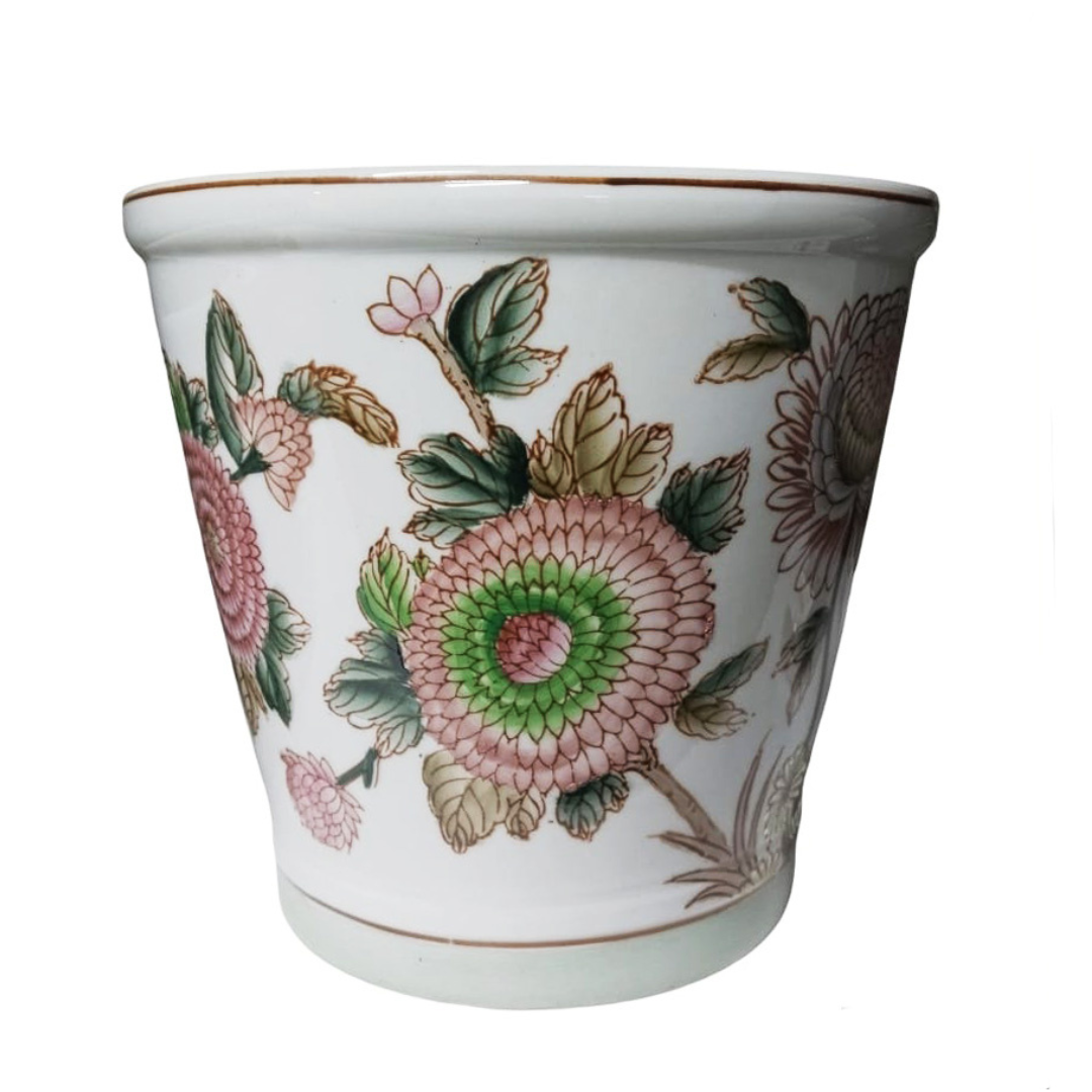 Introducing the Enchanting Chass'e Pot 23x22CM
Elevate your home decor with the timeless and exquisite Chass'e Pot 23x22cm, expertly crafted from high-quality porcelain. This stunning piece boasts a unique, hand-painted art design that will add a touch of beauty and elegance to any living space.www.uniqueboys.co.za