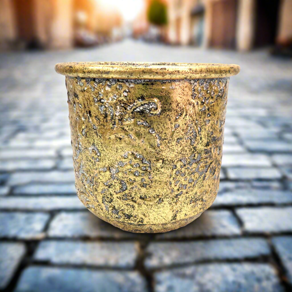 Add a Touch of Vintage Elegance with the Damasco Container
Elevate your living space with the charming Damasco Container, a beautiful antique-inspired addition perfect for both indoor and outdoor decor.
Timeless Design
This stunning container boasts a classic, vintage-inspired design that adds a touch of history and sophistication to any room. Its compact size (16cm x 16cm x 16cm) makes it ideal for displaying small plants, flowers, or herbs.
Perfect for Indoor and Outdoor Use
