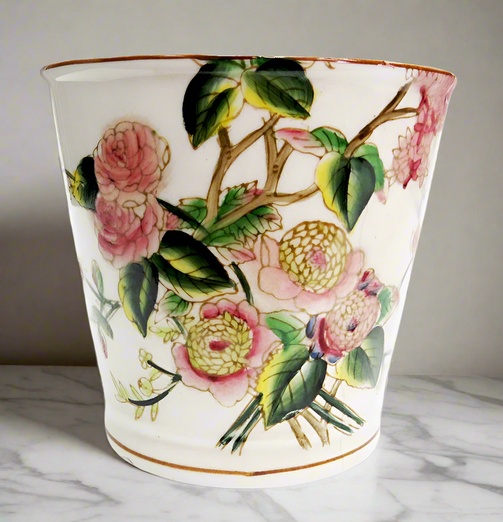 Product Details: Pink Camellia Pot
Description: A beautiful and feminine Pink Camellia Pot, perfect for displaying plants and adding a touch of elegance to any space.
Material: Ceramic or porcelain (not specified)
Size:
Diameter: 17cm
Height: 15.5cm