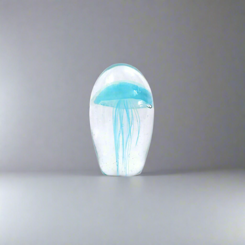 Monaluna 12cm: An Oceanic Masterpiece in Glass
Dive into the depths of elegance with the Monaluna 12cm, a breathtakingly beautiful solid glass dome. Expertly handcrafted, this stunning piece measures 12cm in height and 22.5cm in circumference, inviting you to gaze into its mesmerizing clear depths.