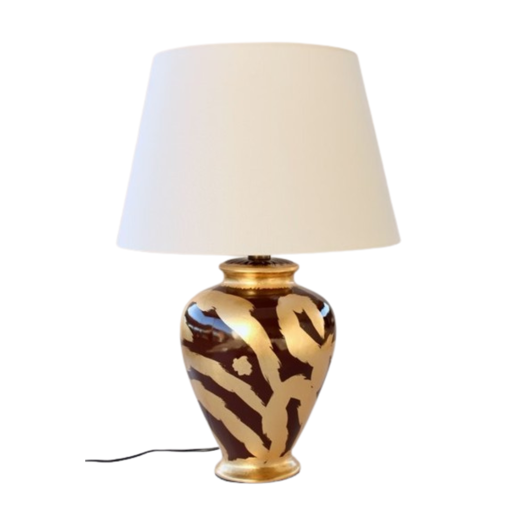 Gold &amp; Brown Swirl &nbsp;Lamp Base With Shade 70X46cm
Add a touch of warmth and sophistication to your space with our stunning Gold &amp; Brown Swirl Lamp Base With Shade. This unique lamp features a beautifully swirled gold and brown design, creating a cozy and inviting ambiance perfect for relaxing or entertaining. Measuring 70cm in height and 46cm in width, this lamp is perfectly sized for living rooms, bedrooms, or offices. Unique Boys