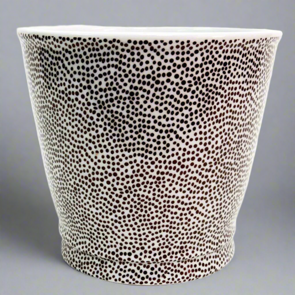 Introducing the Enchanting Mala Planter 23x22CM
Elevate your home decor with the timeless and exquisite Mala Planter 23x22cm, expertly crafted from high-quality porcelain. This stunning piece boasts a unique, hand-painted art design that will add a touch of beauty and elegance to any living space. Unique Boys.
