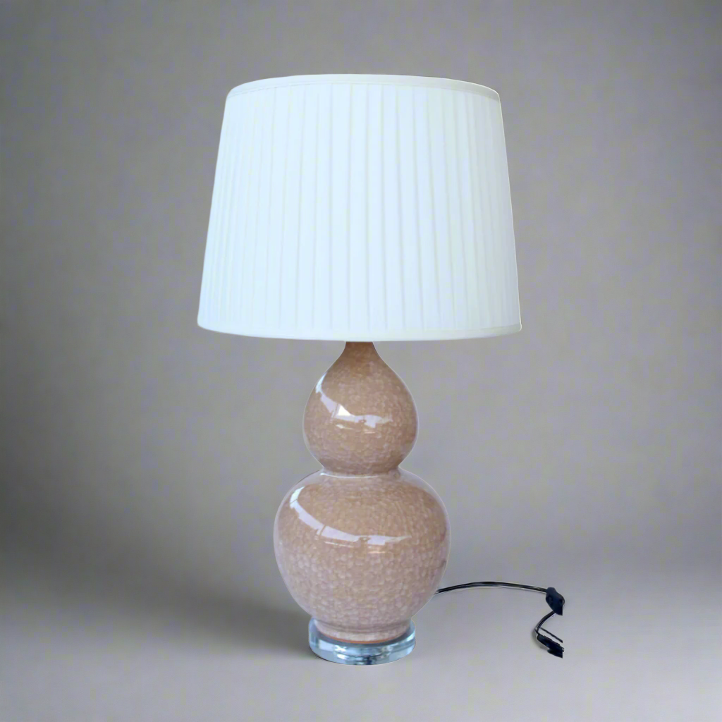 Unique Boys Interiors. Elegant Blush Marble Lamp Add a touch of sophistication to your home with this exquisite handmade lamp from Unique Boys Interiors. The marbled blush base and cream pleated shade combine to create a truly unique piece that will elevate any room's decor. The generous size of 72x40cm makes it a perfect statement piece, adding warmth and elegance to your lounge, bedroom, dining room, or reception area.
This stunning lamp is carefully crafted with attention. www.uniqueboys.co.za