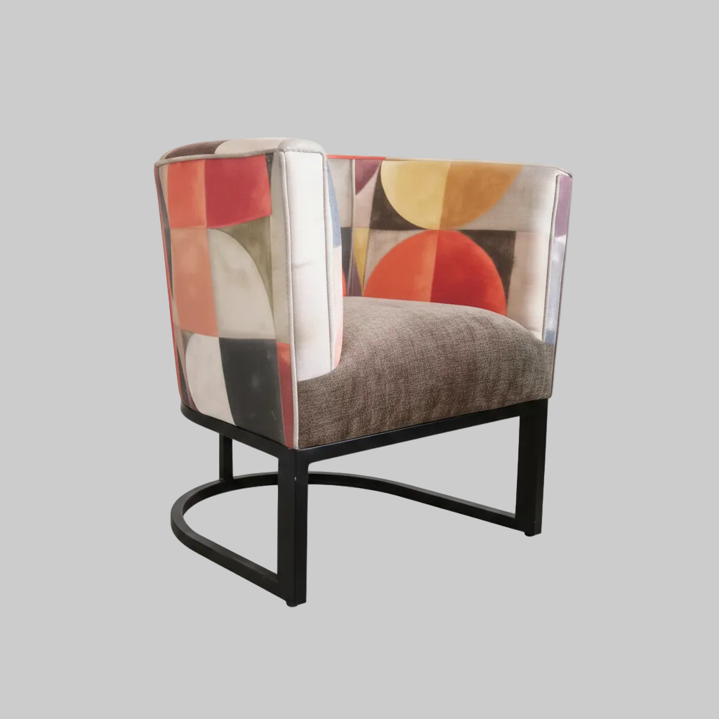 Metal Tub 2 Seater Couch.
Timeless Comfort and Style
Elevate your living space with this expertly crafted Metal Tub Couch. This Couch boasts a living area, made with leather, combining comfort and style. www. uniqueboys.co.za