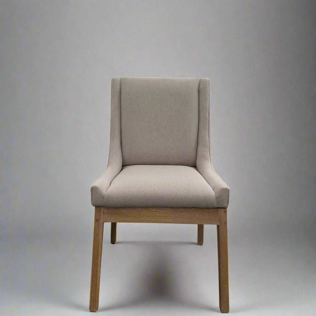 Nasira Chair Oak monocoat cotton white
Nasira Chair: Timeless Elegance and Durability
Experience the perfect blend of style and functionality with our expertly crafted Nasira Chair. Made from high-quality solid oak and finished with a durable Rubio Monocoat sealant, this chair is designed to bring beauty and longevity to your home.