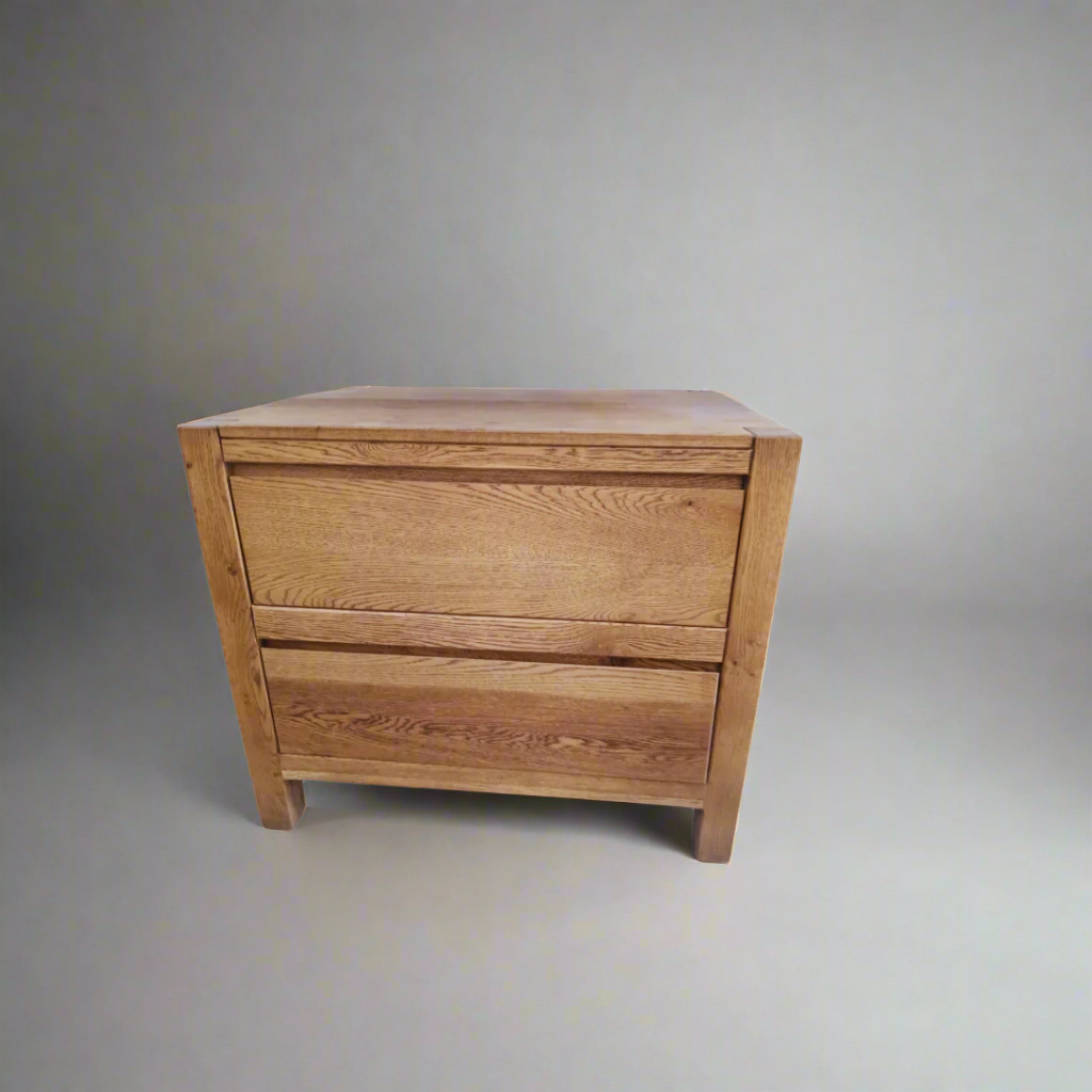 Nebraska Oak Pedestal.

Elevate Your Bedroom with Style and Functionality
Introducing our sleek Nebraska Oak Pedestal.2-Drawer Bedside Pedestal, expertly crafted with high-quality sealants and finishes. Perfect for any bedroom, its compact dimensions (800W x 500D x 700H) provide ample storage without compromising on style.