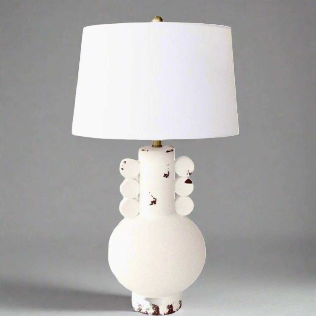 OFF WHITE DISTRESSED LAMP WHITE FINIAL &amp; HARP SHADE 69.5X41CM
Add a touch of vintage charm to your space with our Vintage-Chic Off-White Distressed Lamp. This beautifully crafted lamp features a distressed off-white finish that exudes nostalgic elegance, perfectly blending vintage style with modern functionality.
The stunning white finial and harp shade add a touch of sophistication, while the ample lighting provides the perfect ambiance for reading, relaxing, or working. Unique Boys.