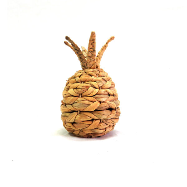 Pineapple La Palma - Handcrafted Decorative Piece
Add a touch of tropical elegance to your space with Pineapple La Palma, a stunning handcrafted decorative piece. Made from chunky organic material, this beautiful pineapple sculpture stands 22cm tall with a diameter of 15cm and an impressive circumference of 43cm.