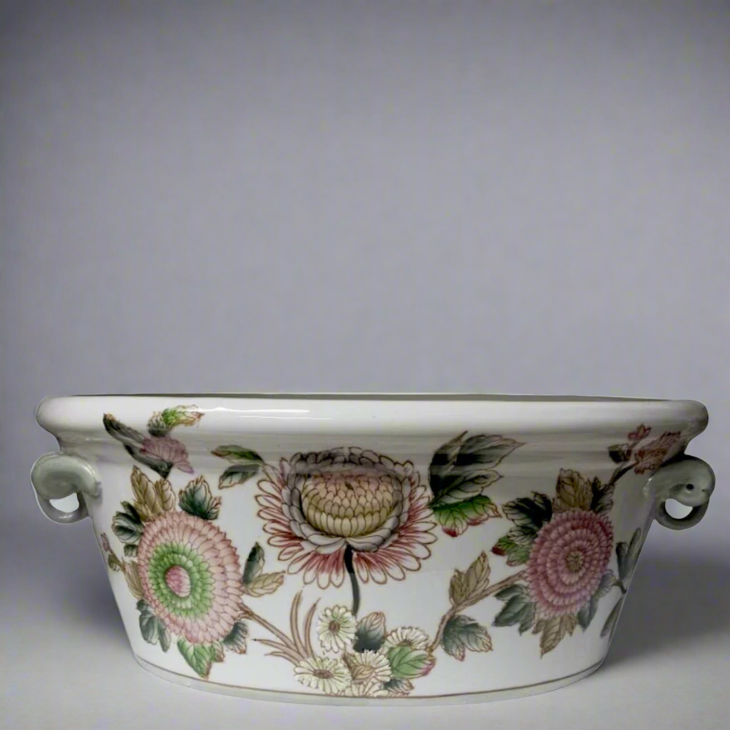 Pink Anthos Footbath 43cml
Exquisite Porcelain Footbath with Hand-Painted Floral Design
Elevate your space decor with this stunning Pink Anthos Footbath 43cml, expertly crafted from porcelain and beautifully hand-painted with a vibrant floral pattern. Unique Boys.