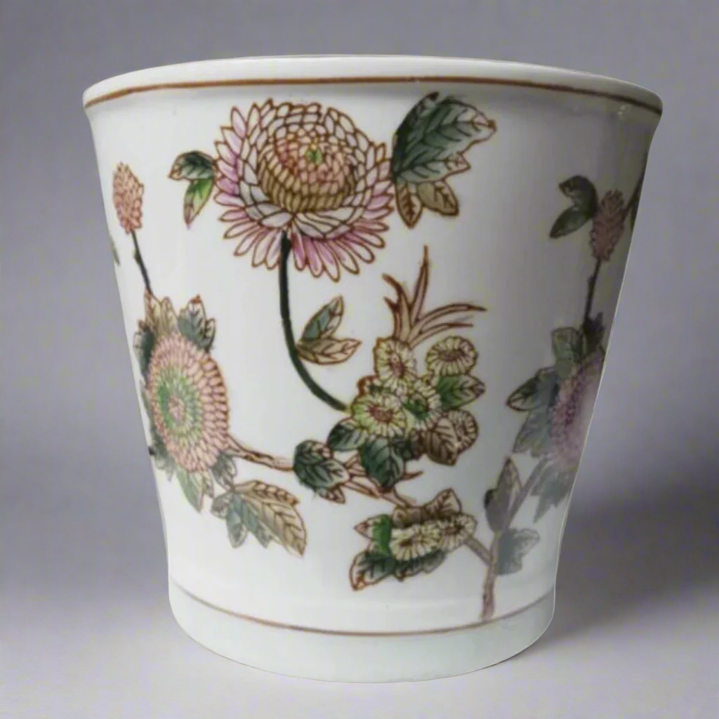 Introducing the Enchanting Pirouette pot 17x16CM
Elevate your home decor with the timeless and exquisite Pirouette Pot17x16cm, expertly crafted from high-quality porcelain. This stunning piece boasts a unique, hand-painted art design that will add a touch of beauty and elegance to any living space.