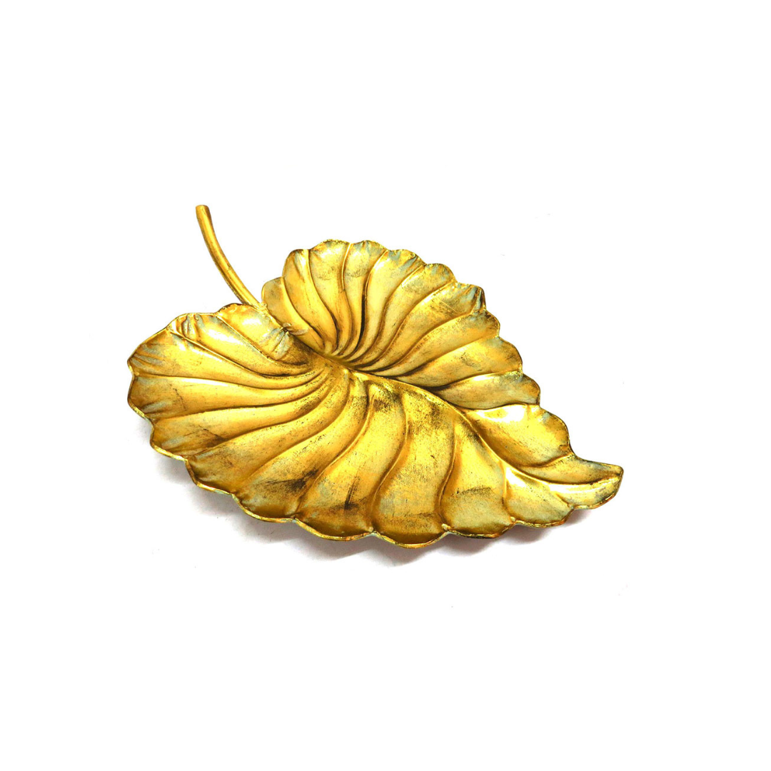 Product Details: Platter Leaf
Description: A stylish and functional Platter Leaf, perfect for serving large platters and upgrading your entertaining game.
Material: Not specified (likely ceramic, glass, or wood)
Size:
Length: 62cm
Width: 43cm
Height: 5.5cm