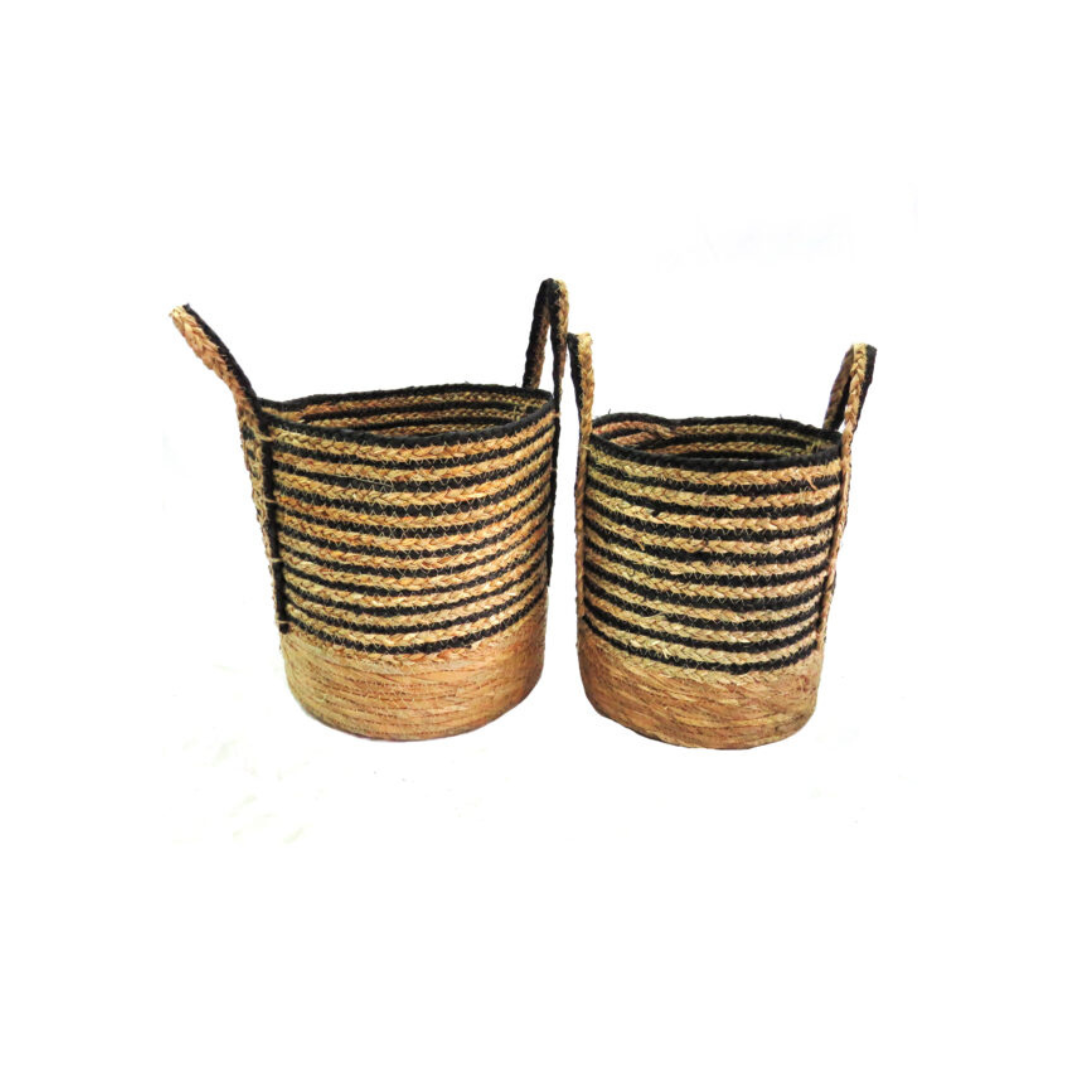 Product Summary: Resort House Baskets Set of 2
Description
Add a touch of natural elegance to your home with the Resort House Baskets Set, featuring woven baskets with black and natural color stripes.
Dimensions
Large basket: 32cm (diameter) x 29cm (height)
Small basket: 27cm (diameter) x 27cm (height)