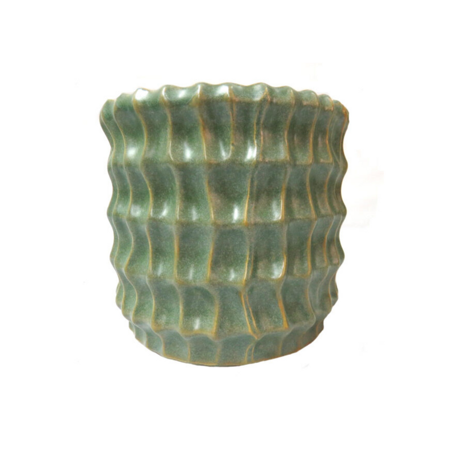 Elevate your indoor garden with the Savorite Pot, designed to nourish and stimulate plant growth. Its vibrant green color and compact size (16.5cm x 16.5cm) make it perfect for leafy greens and small plants.