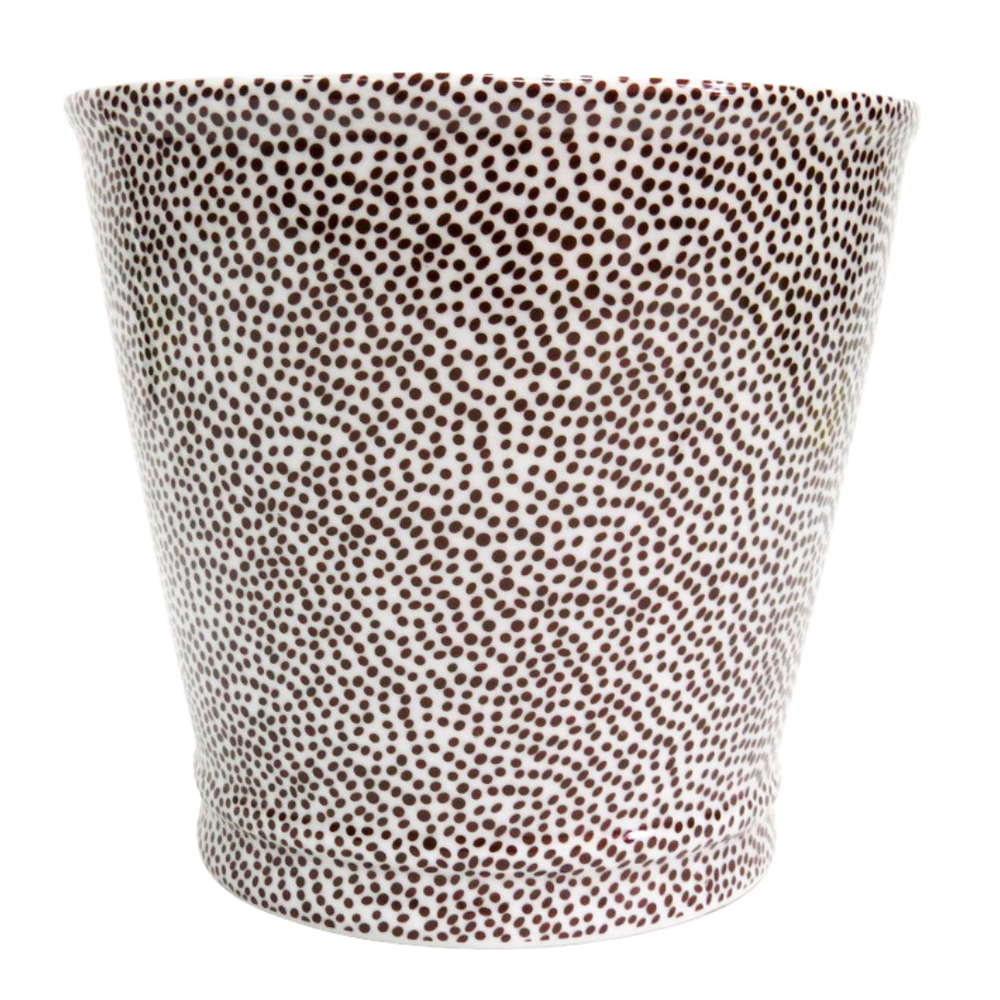 Introducing the Enchanting Serengetti Planter 17x16CM
Elevate your home decor with the timeless and exquisite Serengetti Planter17x16cm, expertly crafted from high-quality porcelain. This stunning piece boasts a unique, hand-painted art design that will add a touch of beauty and elegance to any living space. Unique Boys.