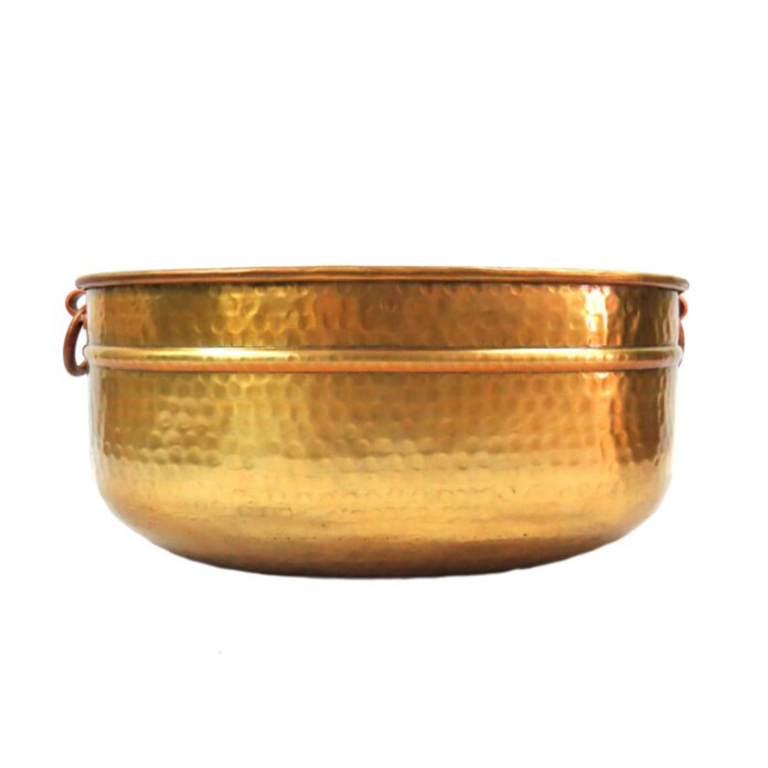 Introducing the Valdanica Oval Pot
Elevate Your Space with Style and Functionality
Discover the perfect blend of form and function with our expertly crafted Valdanica Oval Pot. Made from high-quality materials, this versatile metal container is designed to elevate your organization and add a touch of sophistication to any room.
