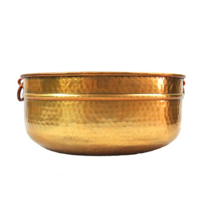 Introducing the Valdanica Oval Pot
Elevate Your Space with Style and Functionality
Discover the perfect blend of form and function with our expertly crafted Valdanica Oval Pot. Made from high-quality materials, this versatile metal container is designed to elevate your organization and add a touch of sophistication to any room.