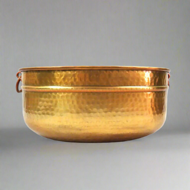 Introducing the Valdanica Oval Pot
Elevate Your Space with Style and Functionality
Discover the perfect blend of form and function with our expertly crafted Valdanica Oval Pot. Made from high-quality materials, this versatile metal container is designed to elevate your organization and add a touch of sophistication to any room.