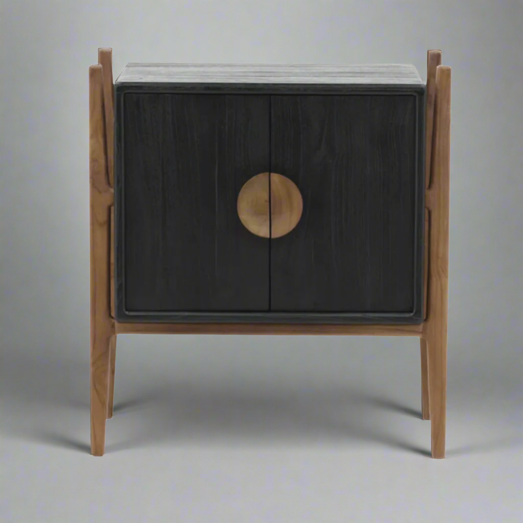 Village Vista Oak Pedestal
Elevate Your Bedroom with Style and Functionality
Discover the perfect blend of style and functionality with our Village Vista Oak pedestal, expertly crafted with high-quality sealants and finishes. This versatile bedside pedestal is designed to fit seamlessly into any bedroom, providing ample storage without compromising on style.