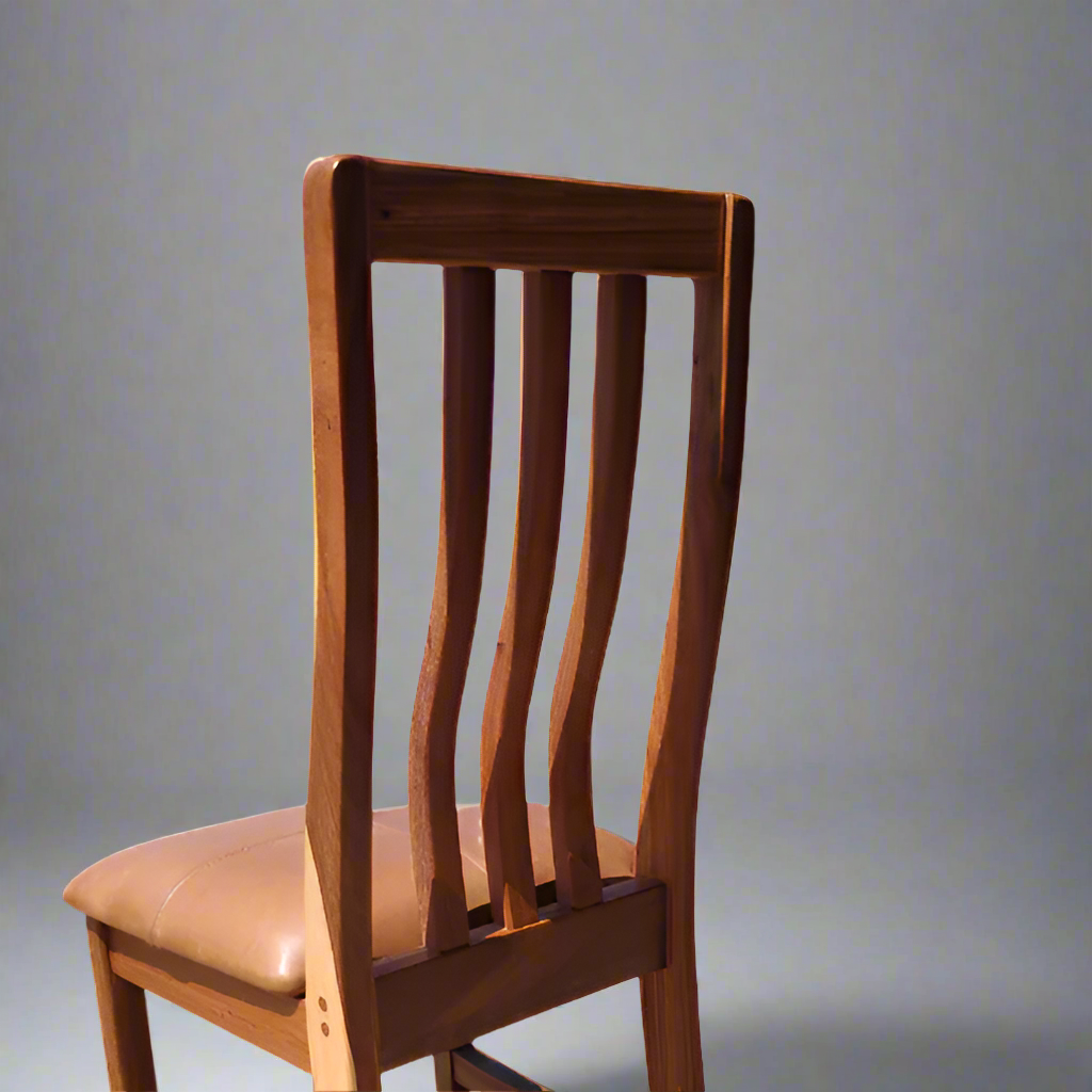 York Kiaat Classic Chair: Luxurious Elegance and Comfort
Indulge in the epitome of luxury and sophistication with the Soloblock Kiaat Classic Chair. This stunning piece combines a durable wooden seat with exquisite leather whiskey buff upholstery, crafted with high-quality Hertex home fabrics.