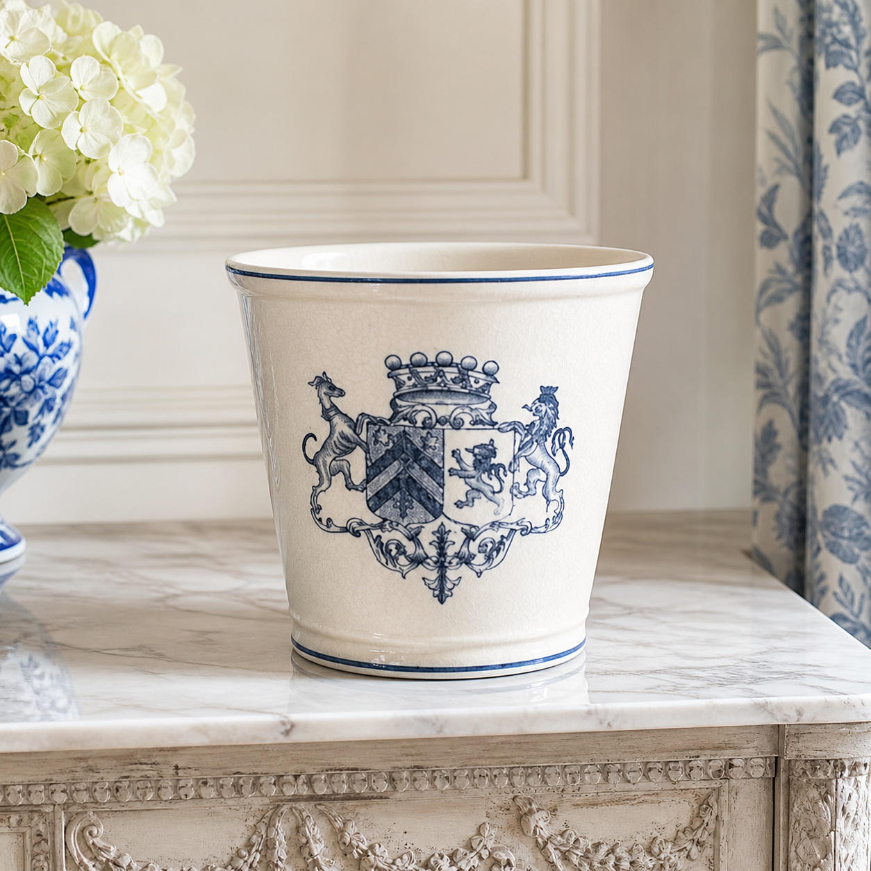 BLUE EMBLEM CRACKLE PLANTER 21.5X23CM - luxury lifestyle