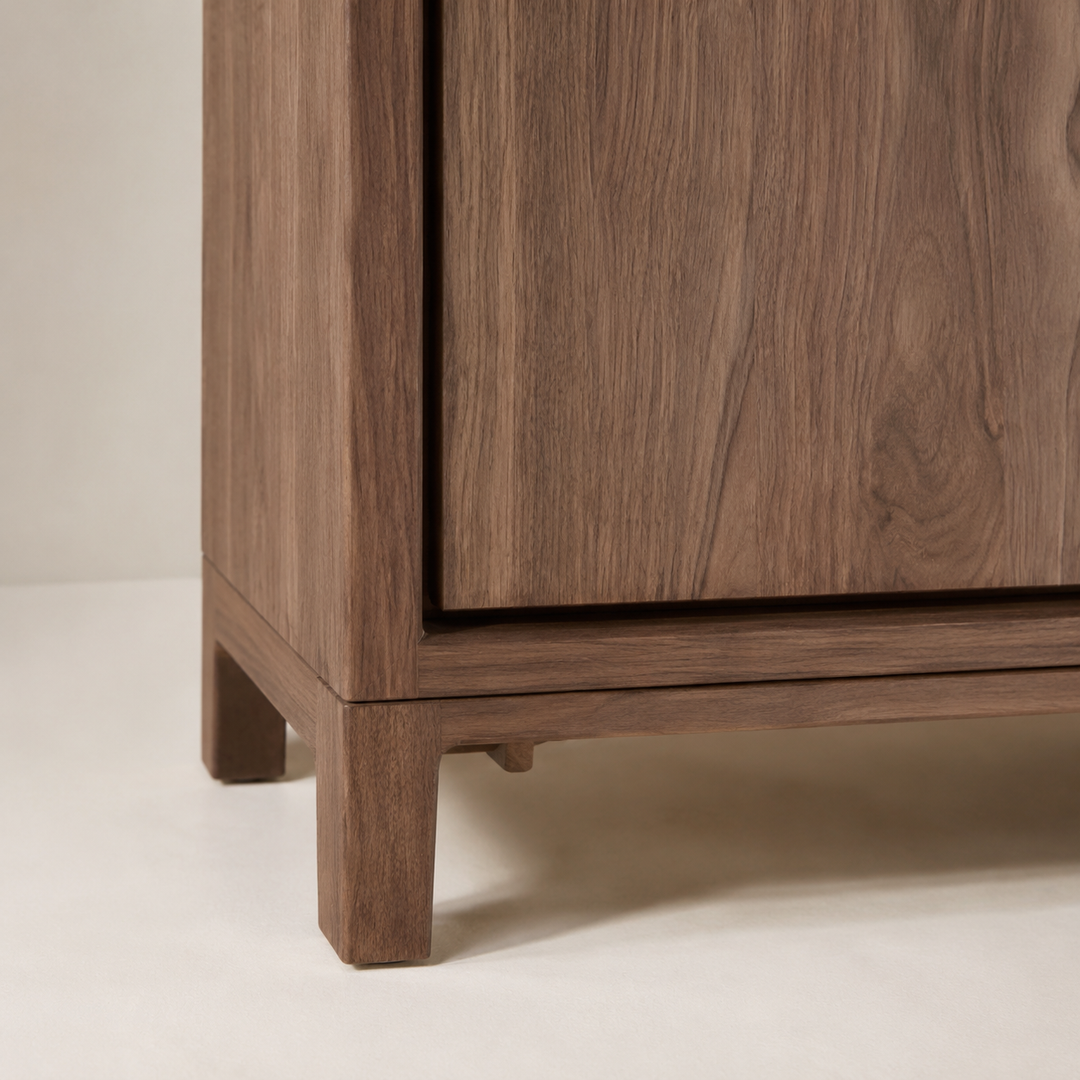 Cherkasy Kiaat Server — craftsmanship detail