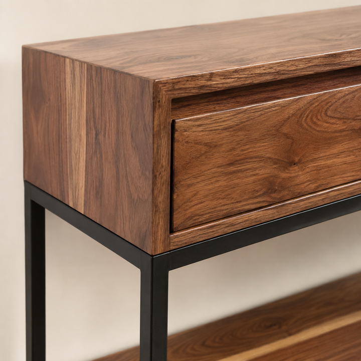 Leoni Server Kiaat — craftsmanship detail