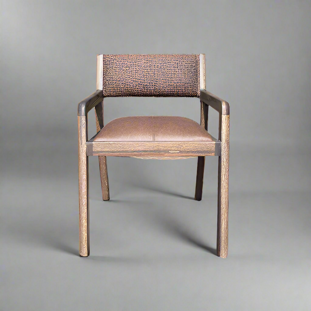 Red Oak Texan chair with leather and fabric
Red Oak Texan Chair: Luxurious Elegance and Customization
Elevate your home or office with the stunning Red Oak Texan chair, expertly crafted from solid Red Oak wood and featuring a comfortable, supportive design. With a wide range of leather and fabric options, you can tailor this chair to your unique style and preferences.