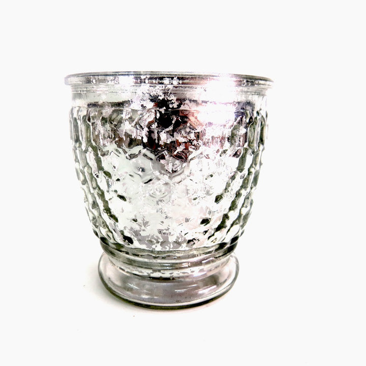 Lua Tealight Candle Holder: Ambiance and Elegance
Create a warm and inviting atmosphere in your modern home with the Lua Tealight Candle Holder. Its sleek, reflective silver surface adds a touch of sophistication to any room, while its compact size ensures it fits perfectly into most spaces.