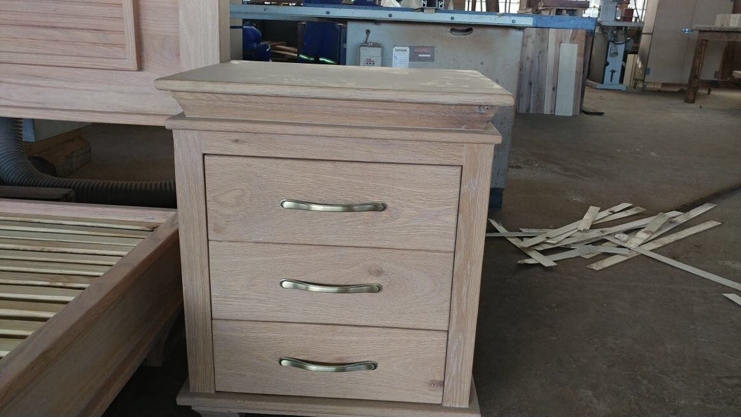 Oak Classic Style bed King size with rubio monocoat sealant